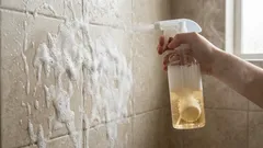 Remediul miraculos: de ce toată lumea își curăță băile cu pastile pentru mașina de spălat vase